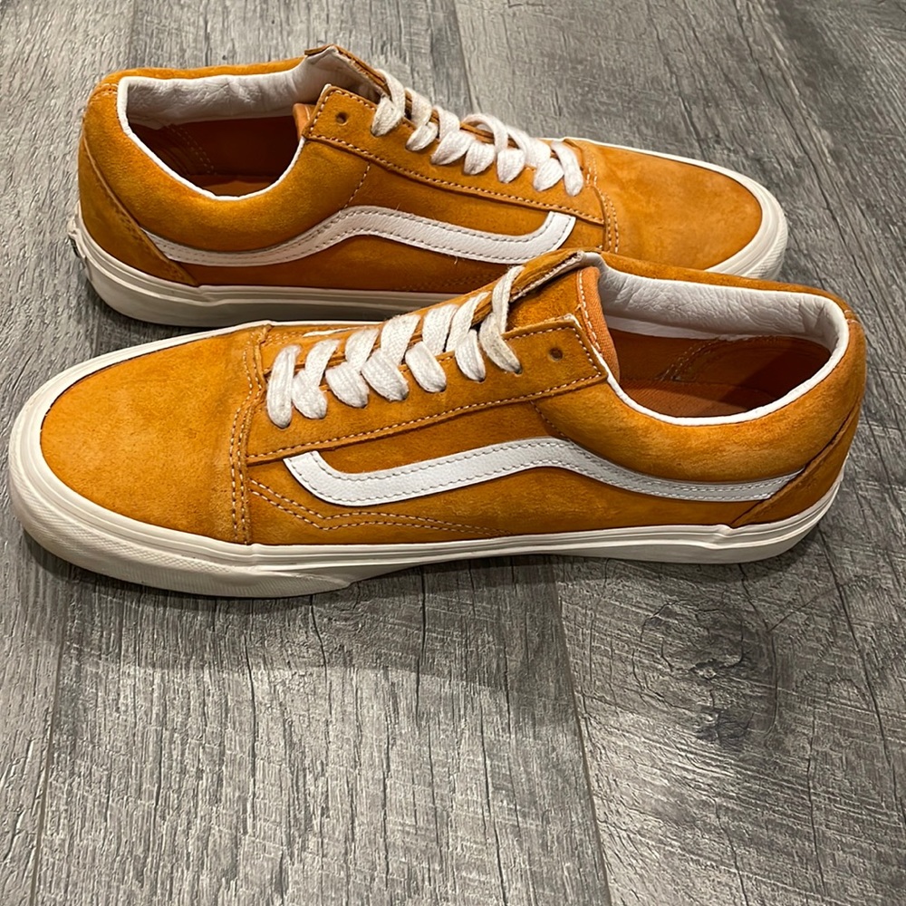 Vans “Off The Wall” tennis shoes.